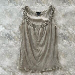 St John Taupe 100% Plisse Scoop Neck Sleeveless Top Side Zipper Closure